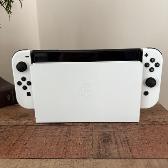 Nintendo Switch OLED Model - Picture 2 of 12